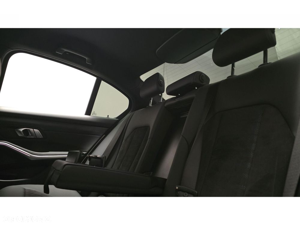 BMW Seria 3 320d xDrive mHEV M Sport - 23