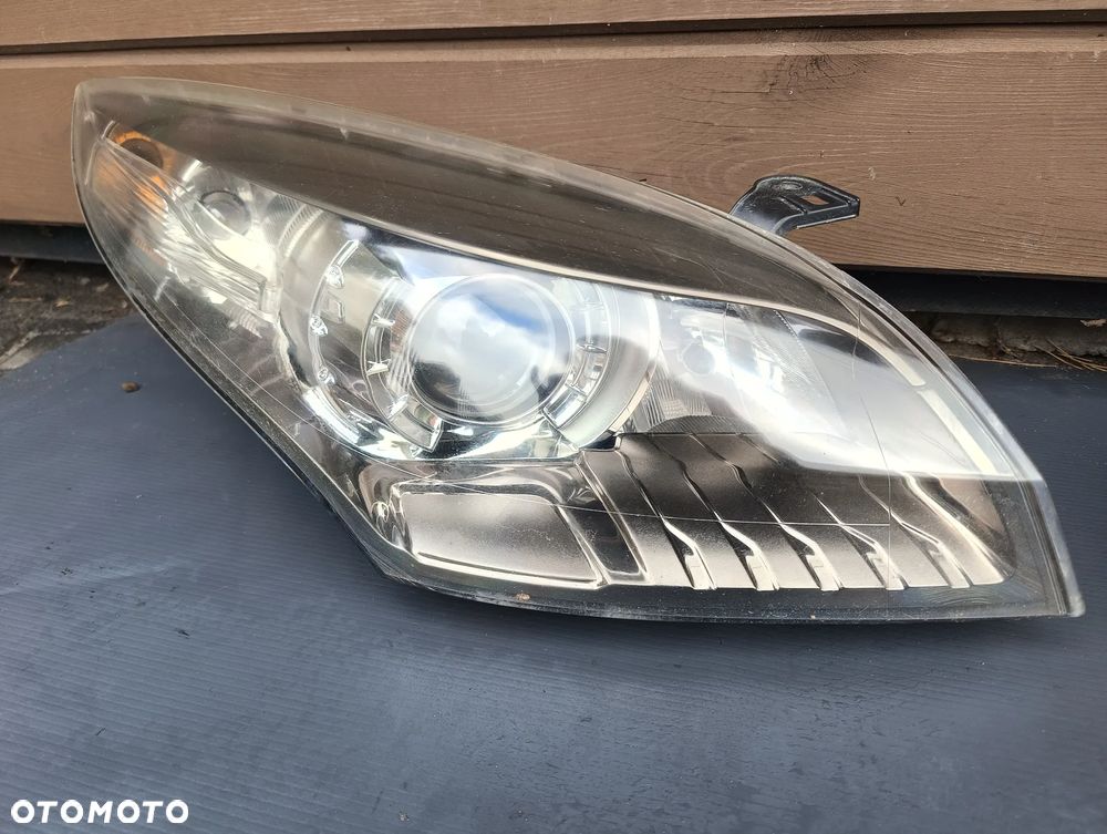 Renault Megane III MEGANE 3 lampa Xenon prawy przód 260100021R lewy przód 260606389R - 9