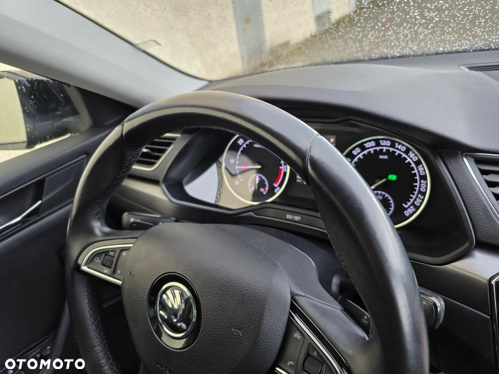 Skoda Superb 2.0 TDI Active DSG - 6