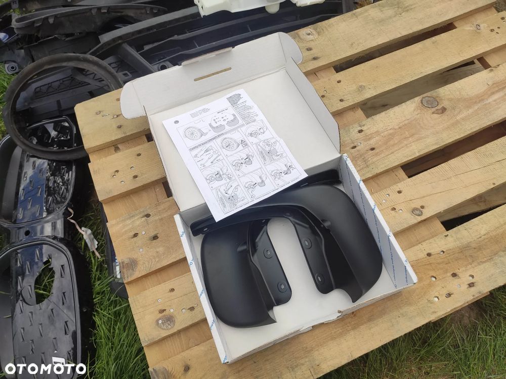 WG Chlapacze tył 2 szt Vw Caddy 15- 2K5075101 - 1