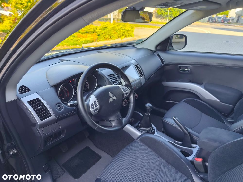 Mitsubishi Outlander 2.0 Intense + NAVI 2WD EU5 - 18