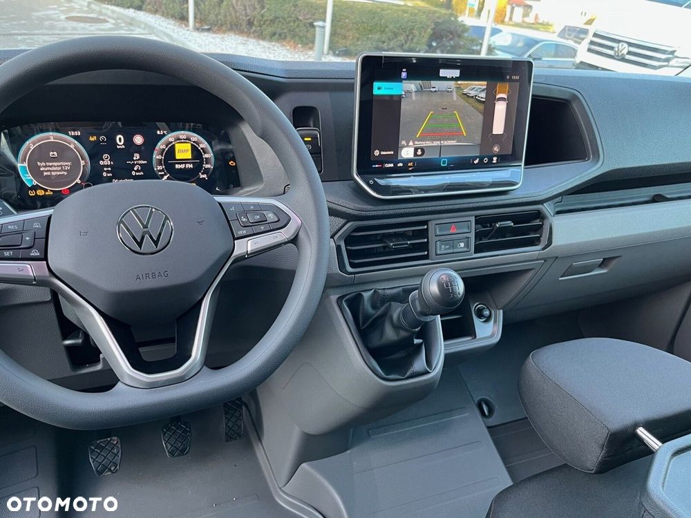 Volkswagen Crafter 35 Furgon z wysokim dachem silnik: 2,0 l EU6 SCR 140 KM / skrzynia biegów: Przedni napęd manualna 6-biegowa rozstaw osi: 4490 mm - 10