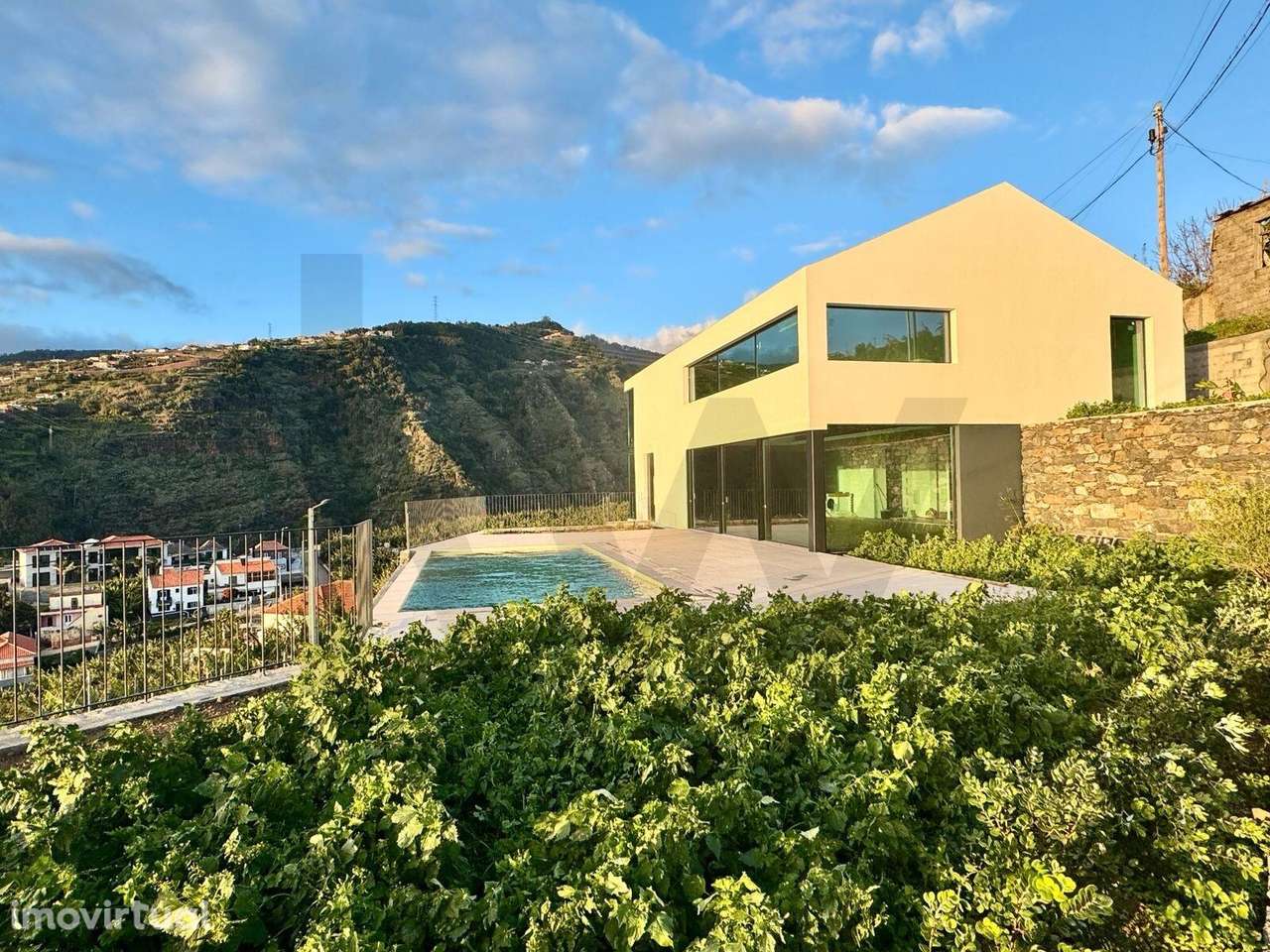 Moradia situada na Ribeira Brava com piscina e vista panorâmica para o - Grande imagem: 2/30