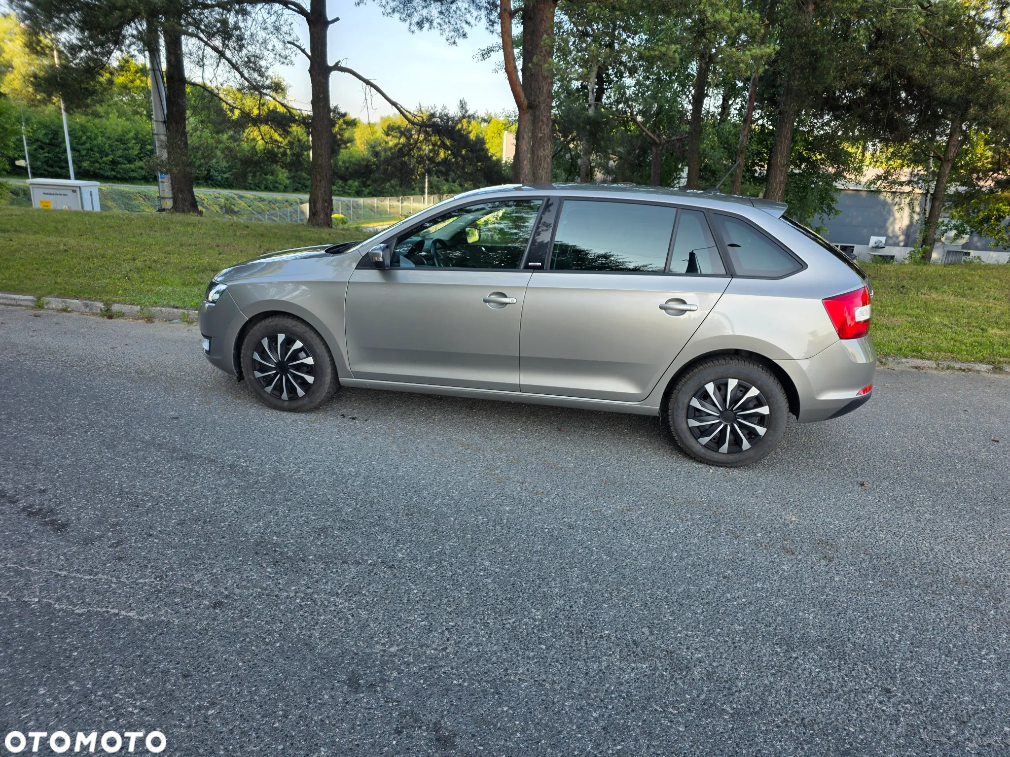 Skoda RAPID Spaceback 1.2 TSI (Green tec) Joy - 4
