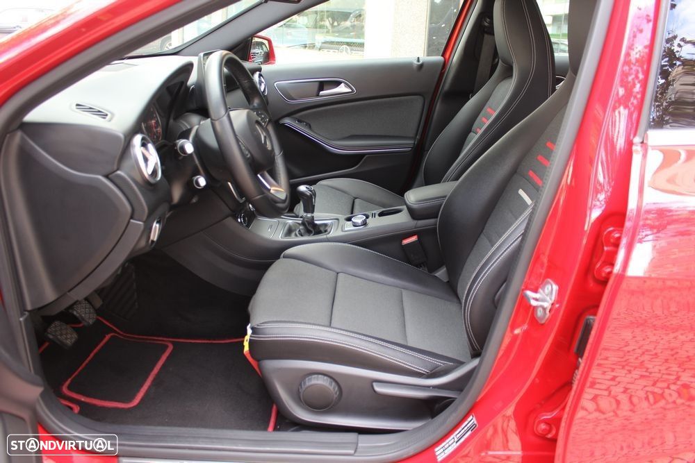 Mercedes-Benz A 180 d AMG Line - 14