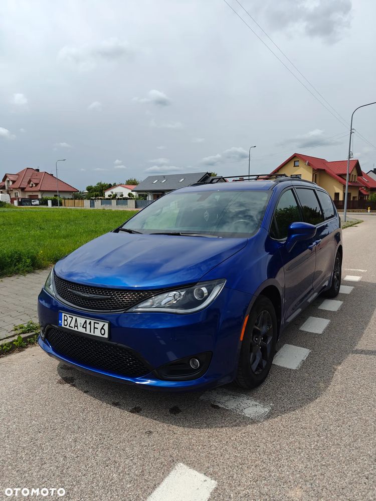 Chrysler Pacifica - 2