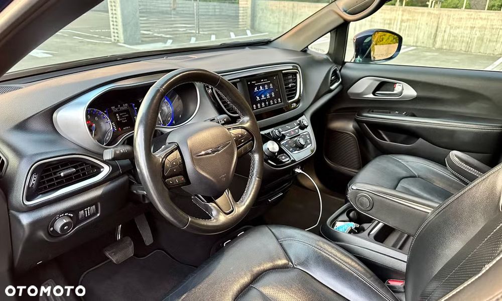 Chrysler Pacifica - 7
