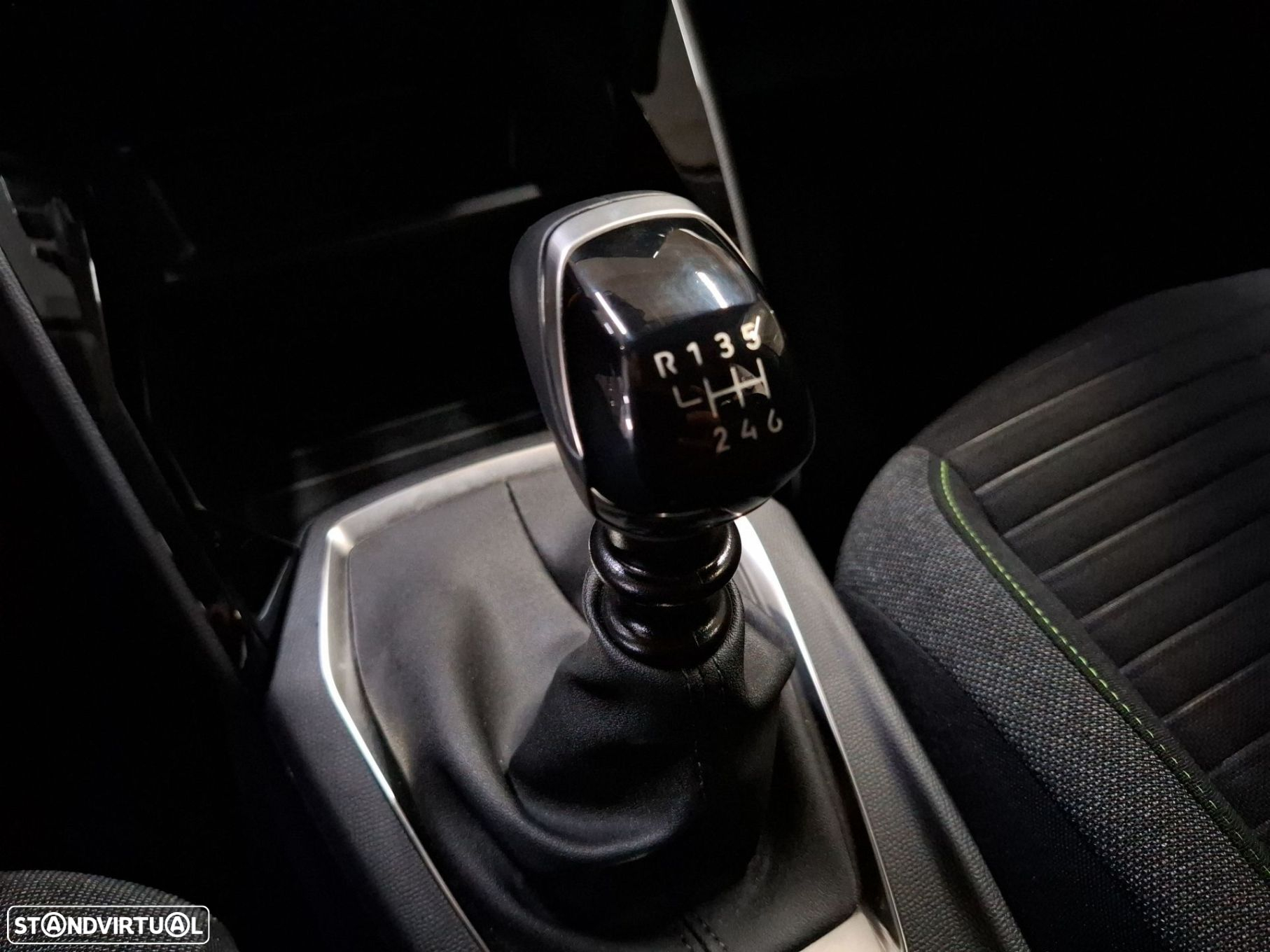 Peugeot 208 1.2 PureTech Active - 18