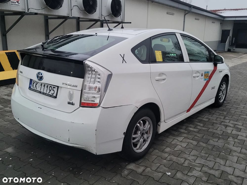 Toyota Prius (Hybrid) - 6
