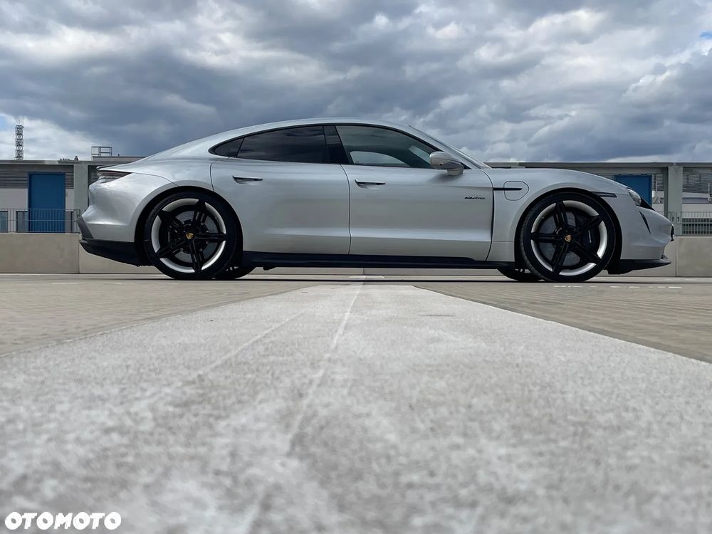 Porsche Taycan - 13
