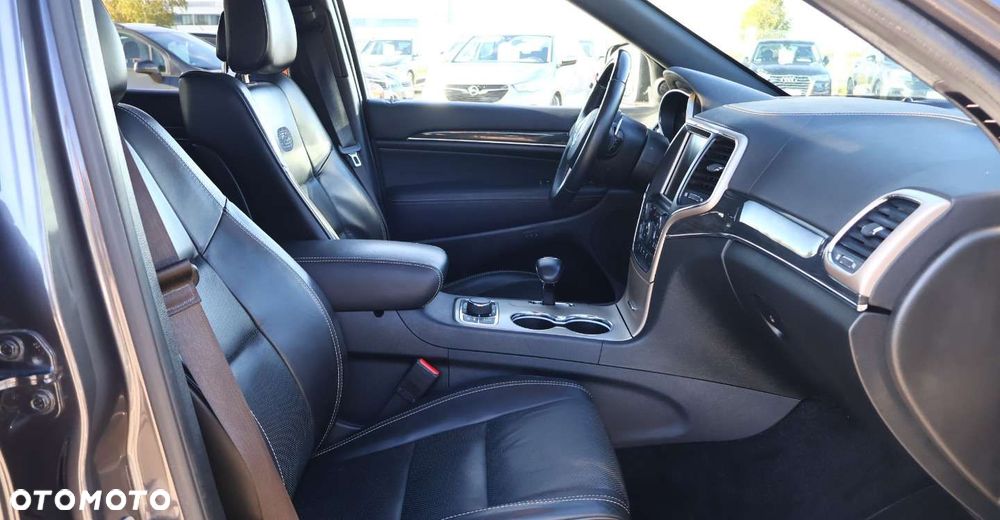 Jeep Grand Cherokee - 19