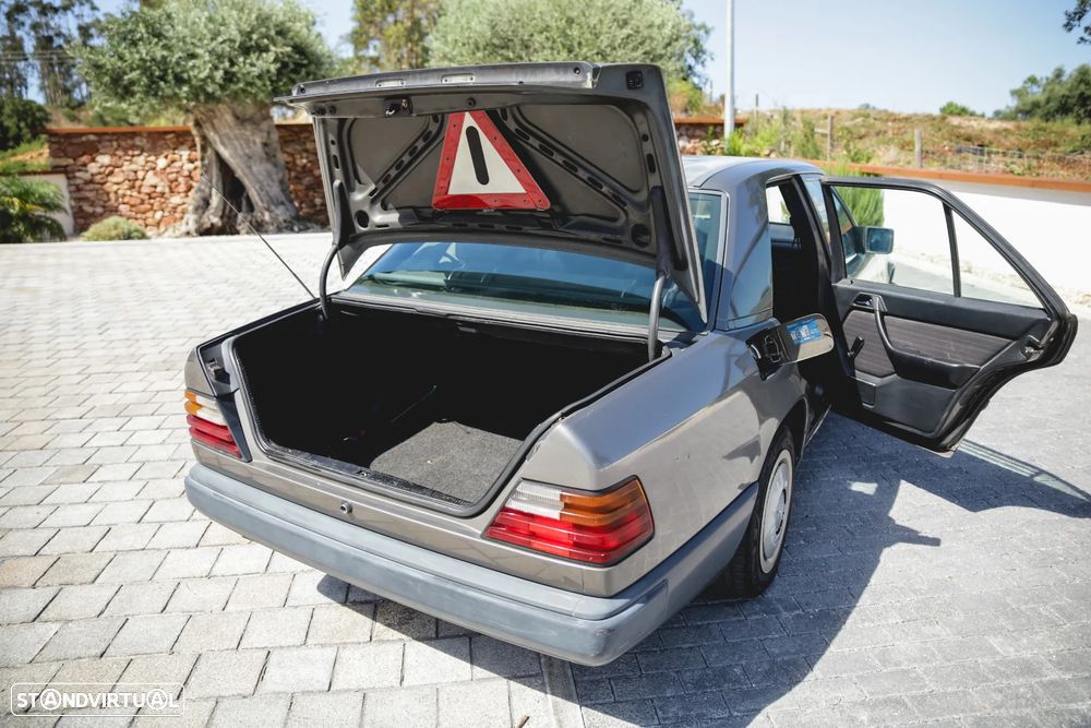 Mercedes-Benz W124 (1984-1997) 200 D - 7