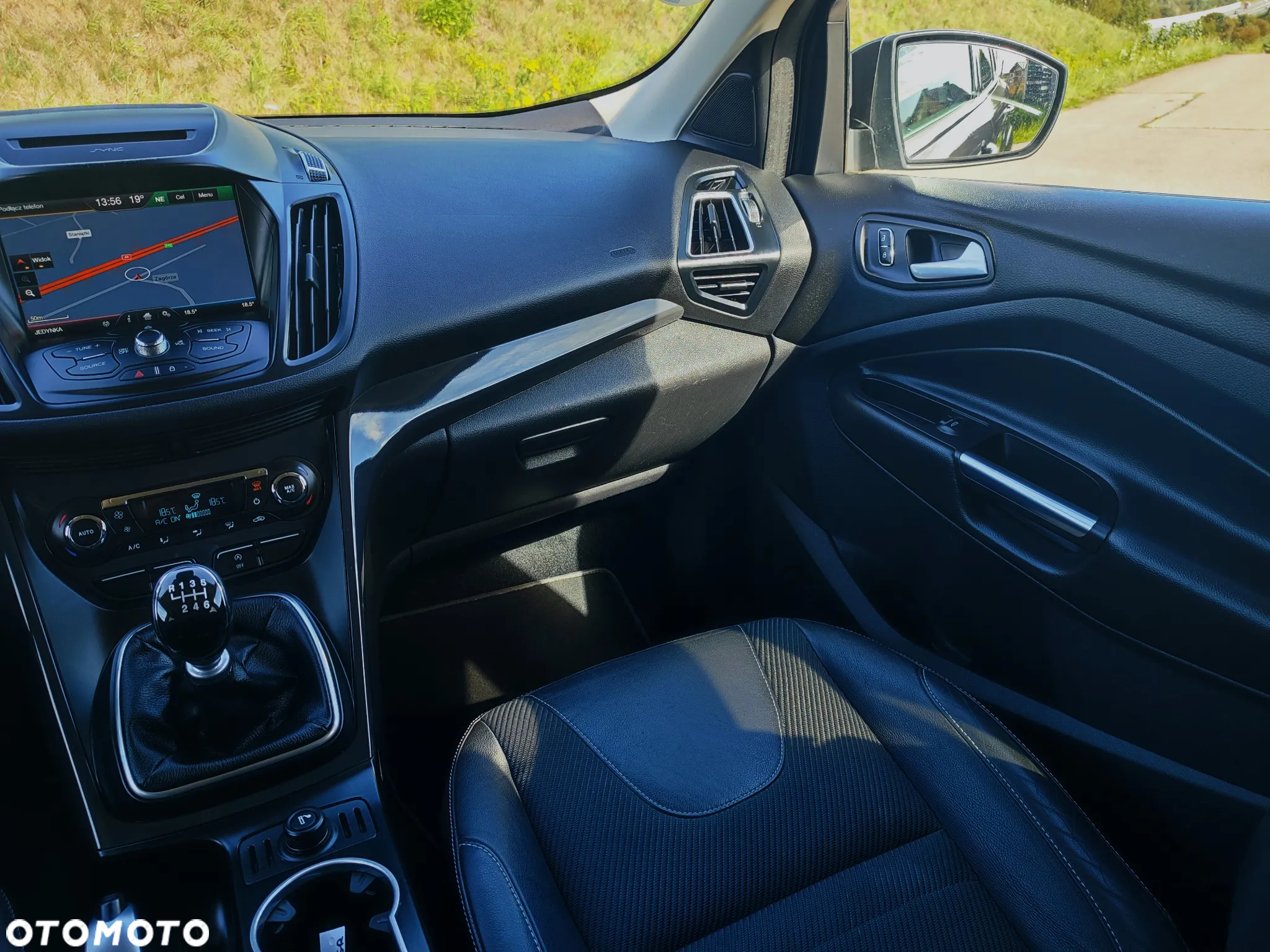 Ford Kuga 2.0 TDCi 2x4 Titanium - 30