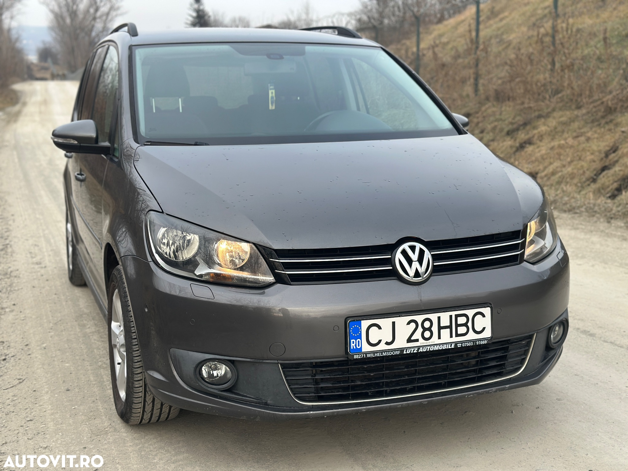 Volkswagen Touran 2.0 TDI DPF BlueMotion Technology DSG Comfortline - 2