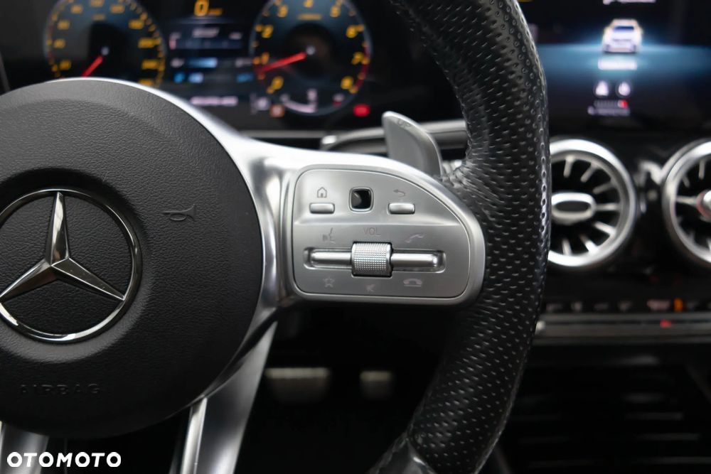 Mercedes-Benz GLB - 24