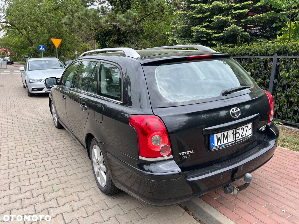 Toyota Avensis 2.0 D-4D - 14