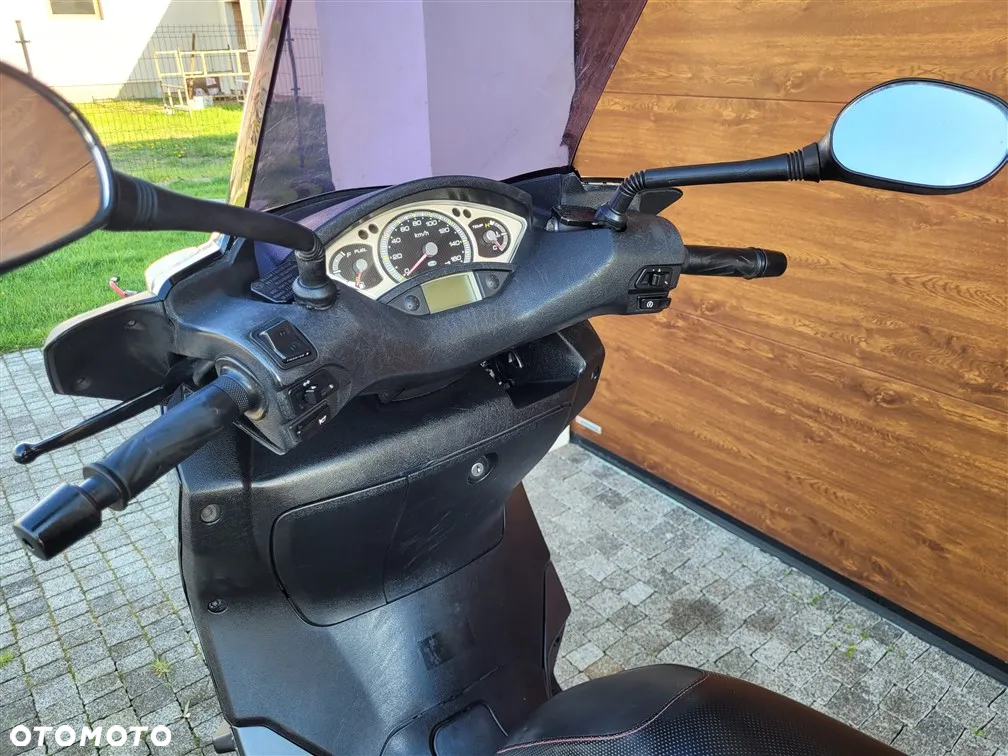 Yamaha X-max - 12