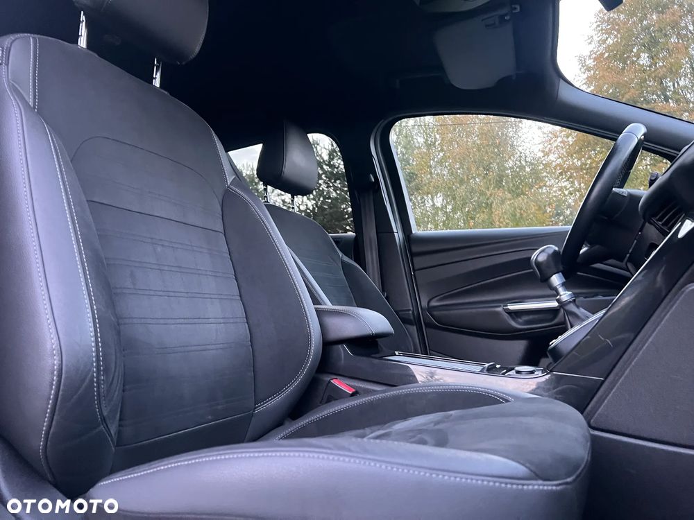 Ford Kuga 2.0 TDCi 2x4 ST-Line - 35