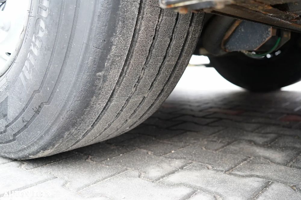 Kögel CORTINĂ / STANDARD / LIFT 2.000 kg / CONTENIER PENTRU PALEȚI / AXĂ RIDICATĂ / SAF - 25