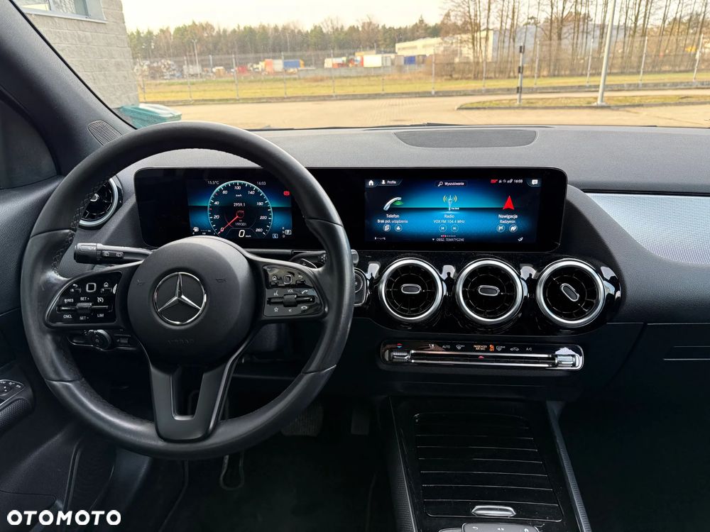 Mercedes-Benz GLA 200 - 15