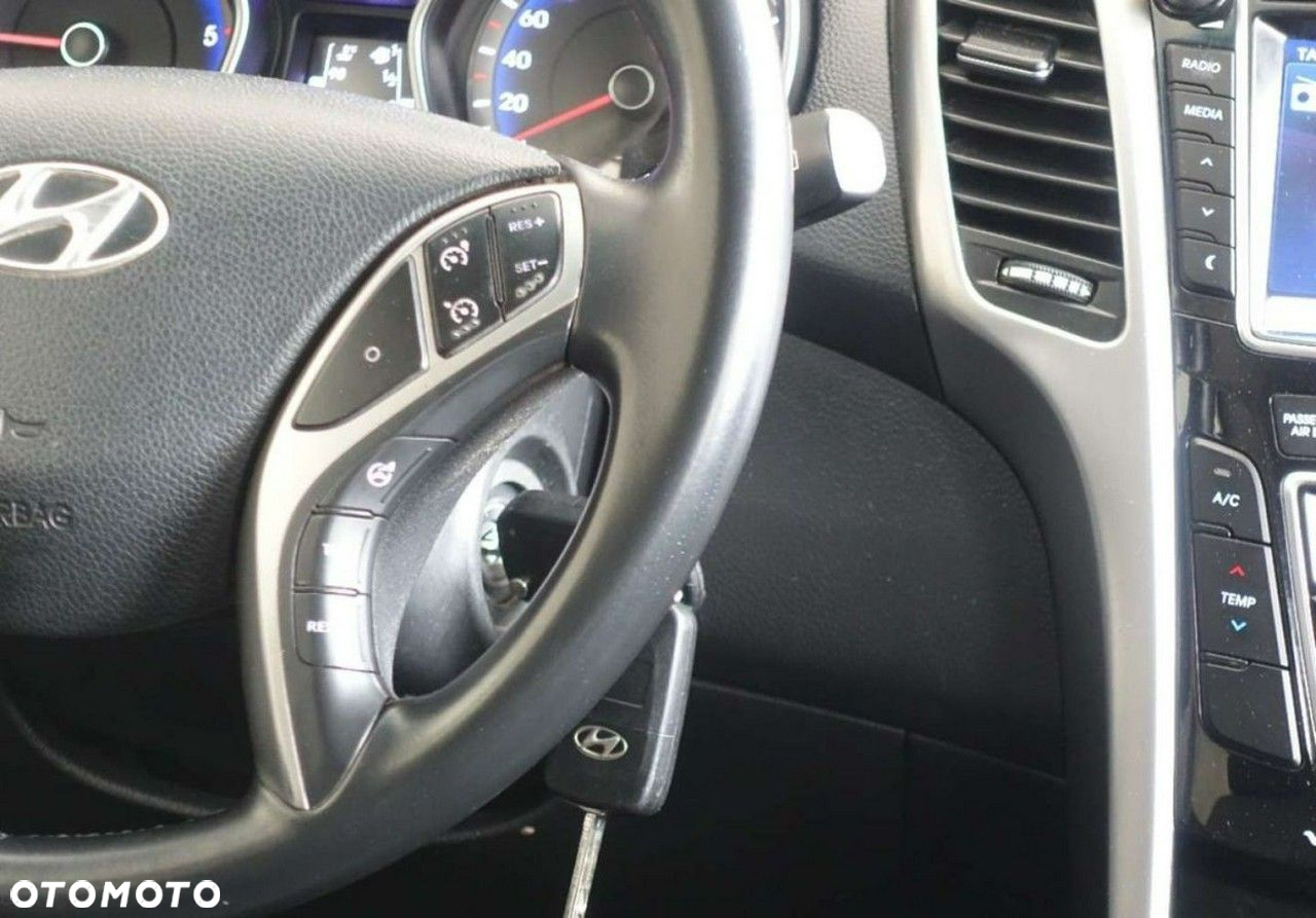 Hyundai i30 1.6 D GO - 26