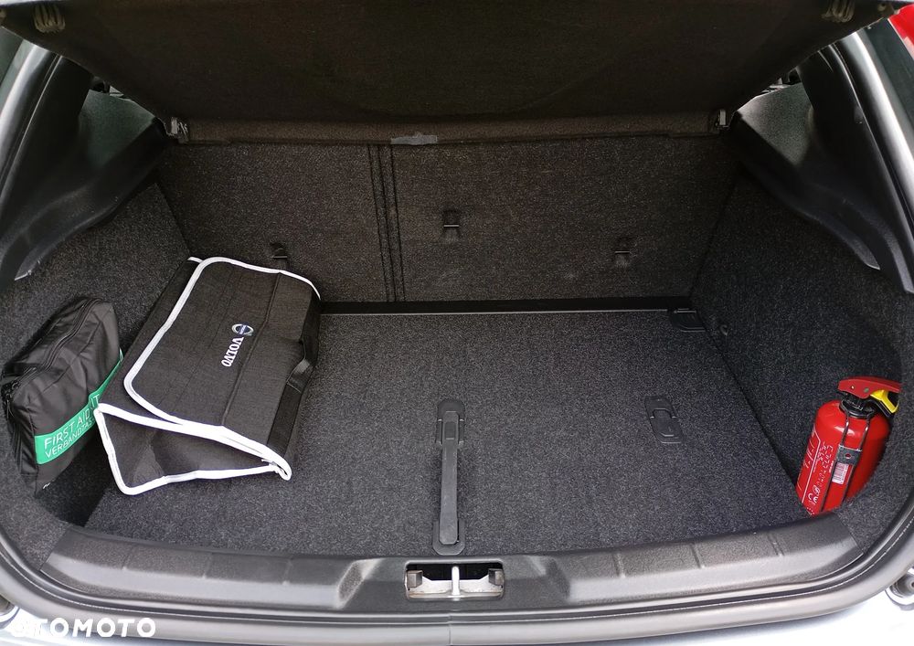 Volvo V40 D2 Momentum - 27