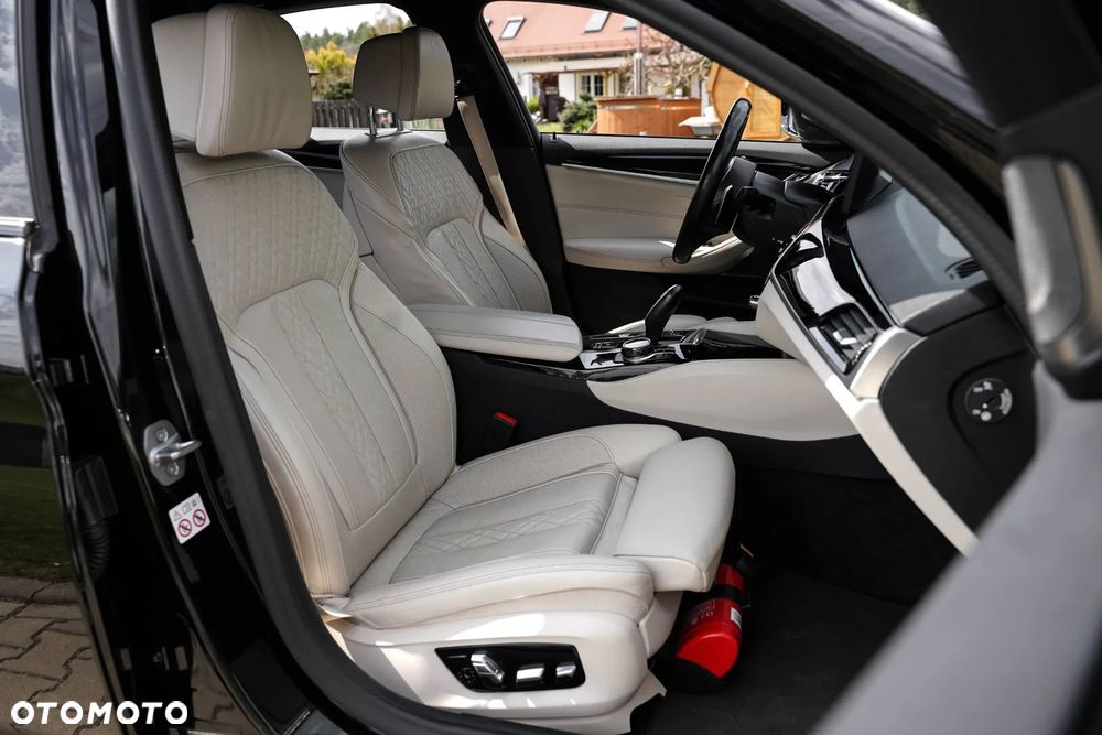 BMW Seria 5 540d xDrive mHEV M Sport sport - 24