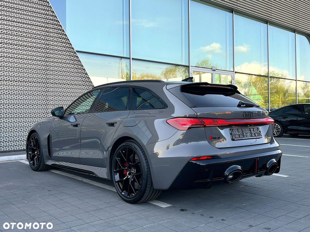 Audi RS5 Avant - 4