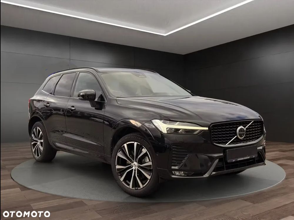 Volvo XC 60 B5 D AWD Plus Dark - 2