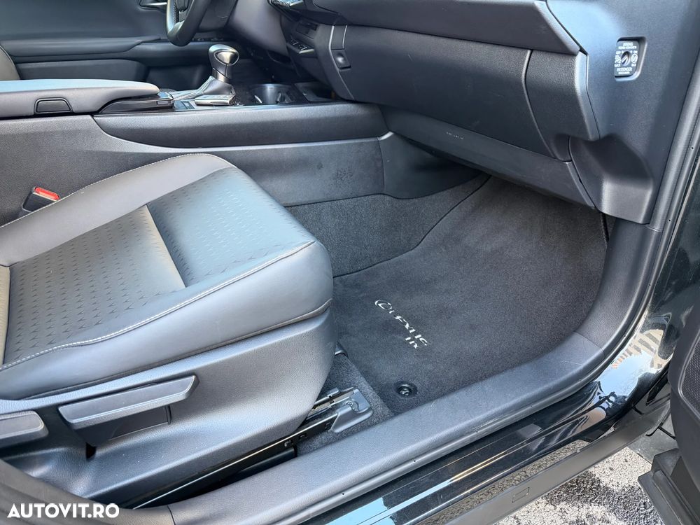 Lexus UX 250h E-FOUR Luxury ML - 31