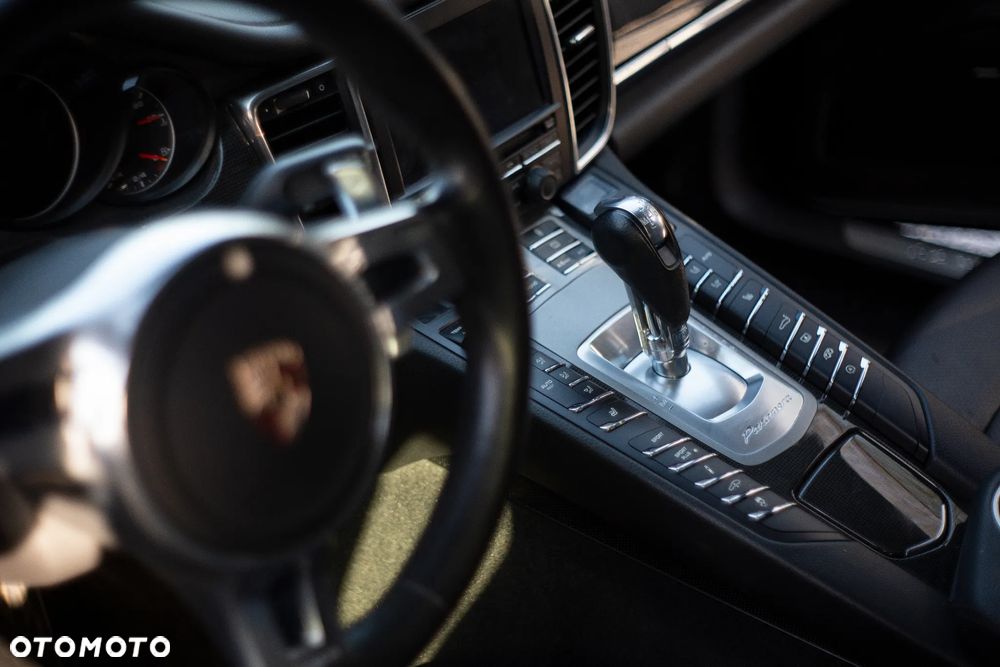 Porsche Panamera 4S PDK - 9
