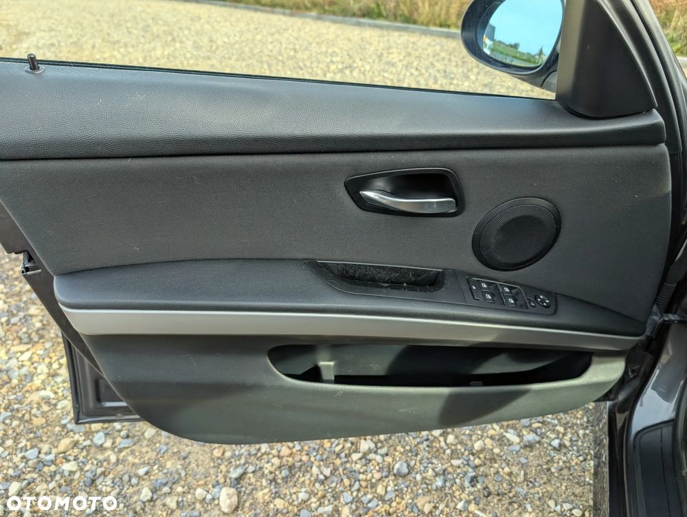 BMW Seria 3 318d - 28