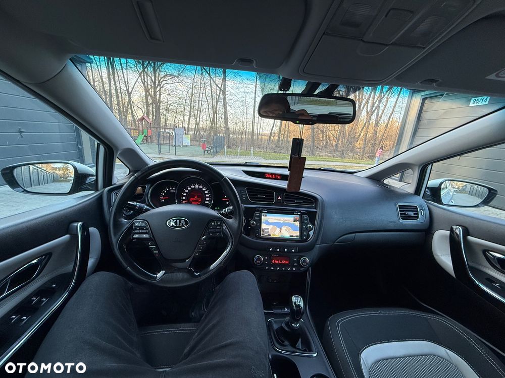 Kia Ceed 1.6 CRDi 128 Dream Team Edition - 10