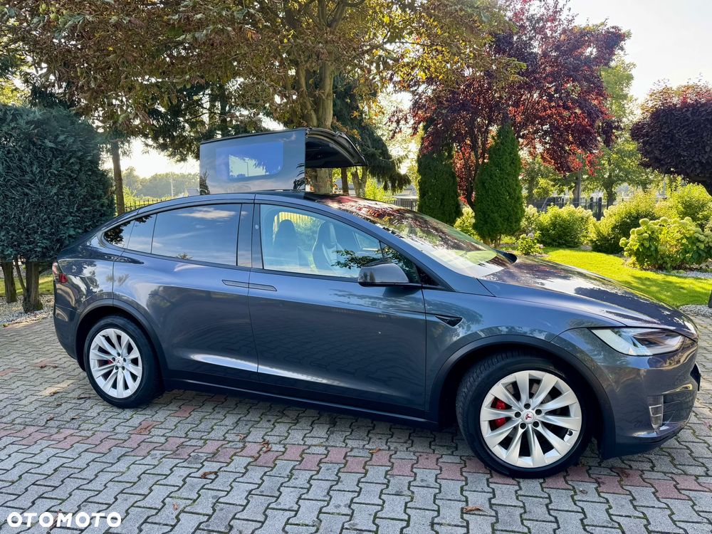 Tesla Model X - 3