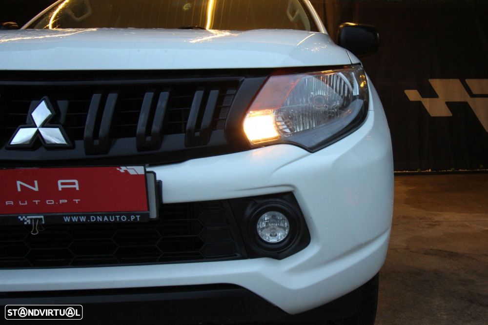 Mitsubishi L200 2.4 DI-D CD Space Cab 3L Instyle Sportbox 4WD - 11