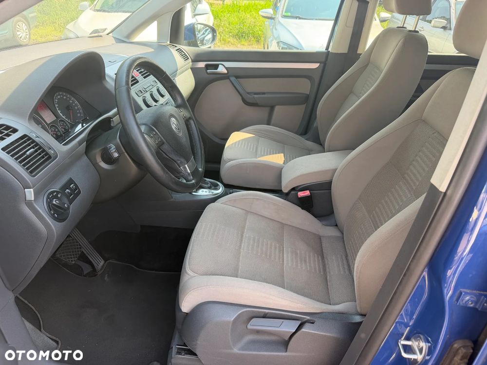 Volkswagen Touran 2.0 TDI DPF BlueMotion Technology DSG STYLE - 9