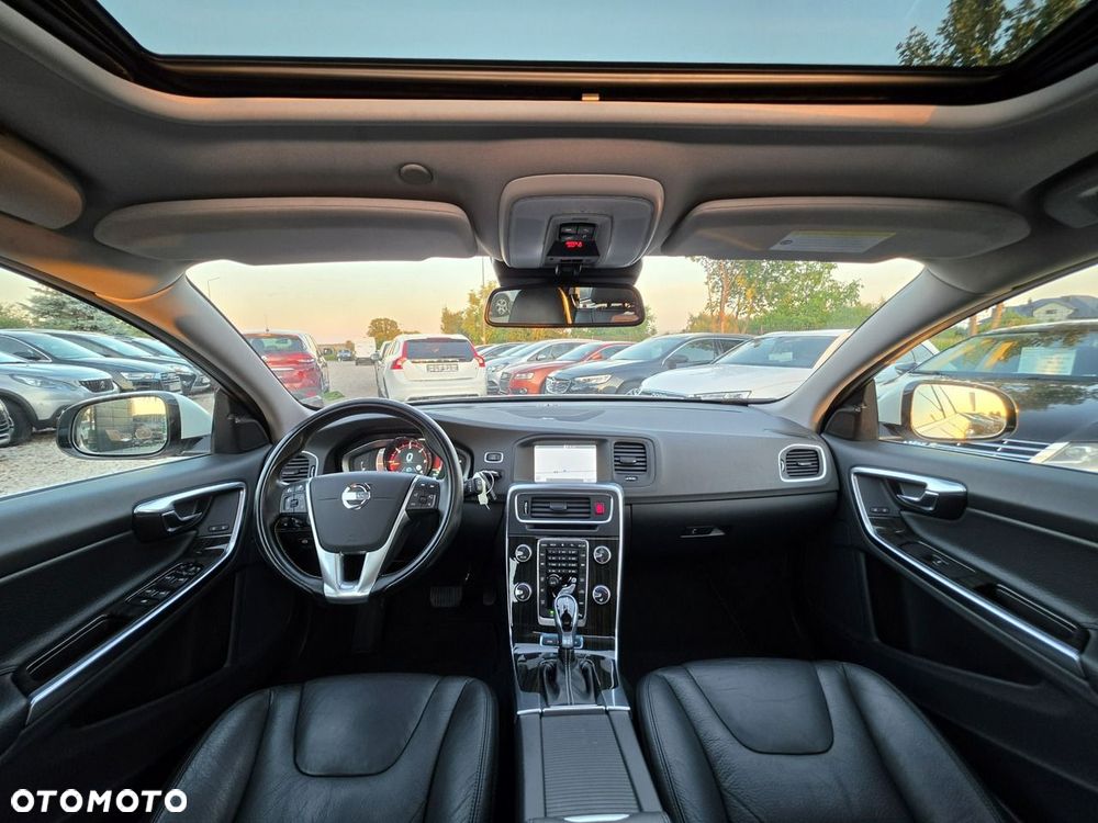 Volvo V60 D6 AWD Plug-in Hybrid Summum - 34