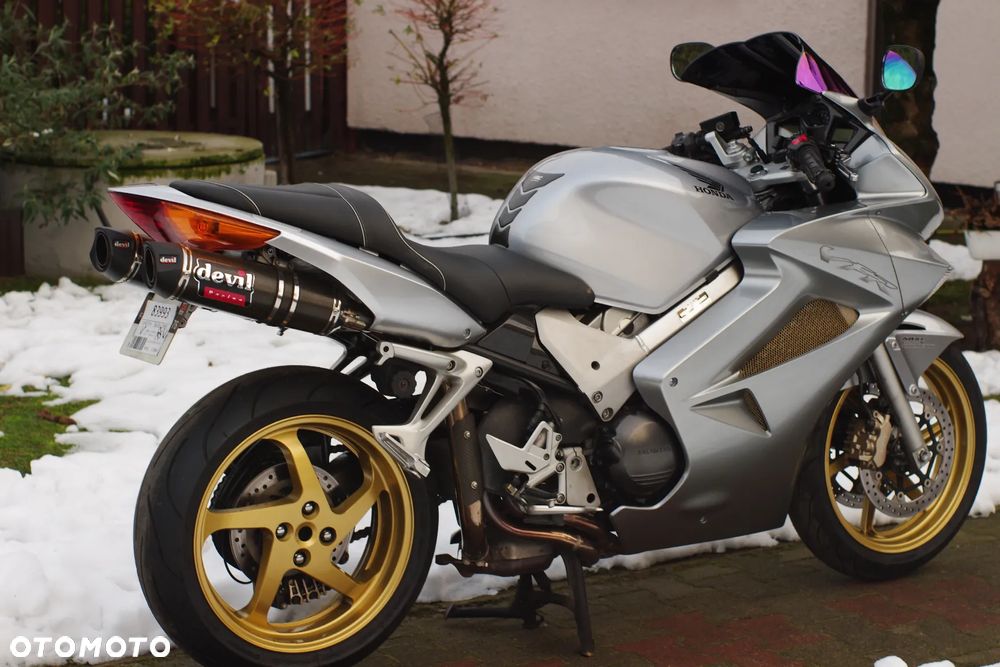 Honda VFR - 4