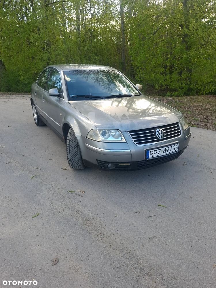 Volkswagen Passat 1.9 TDI Highline - 2