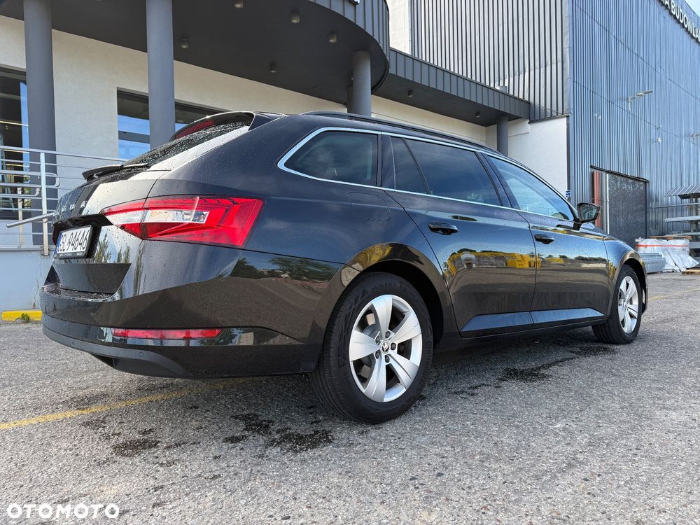 Skoda Superb 2019 photo 5