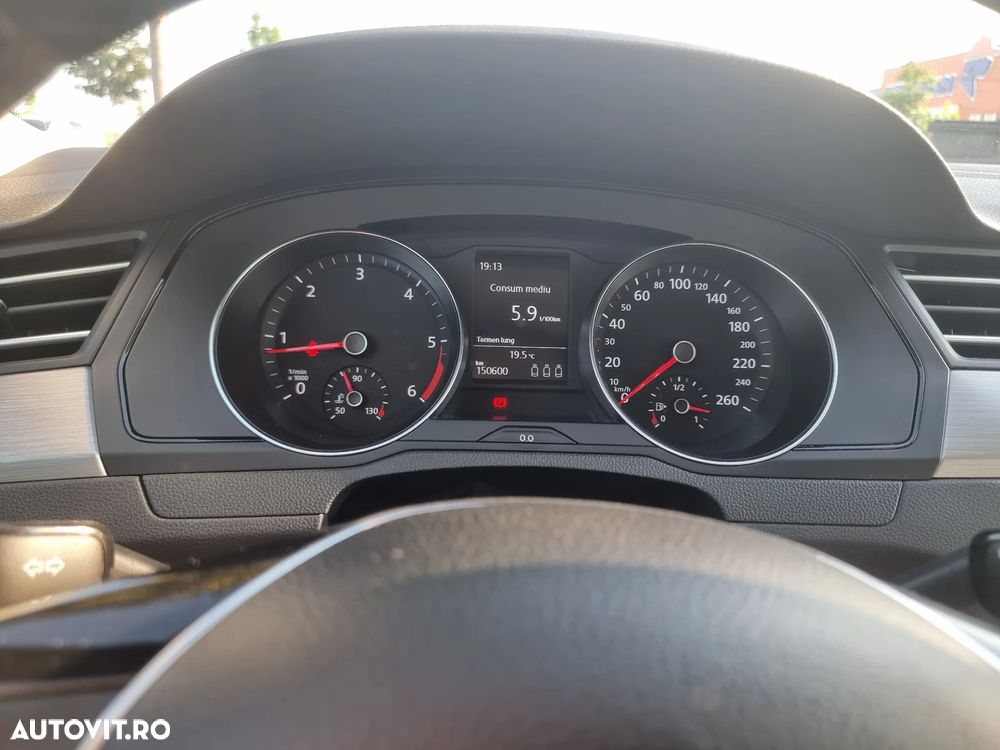 Volkswagen Passat 2.0 TDI Trendline - 31