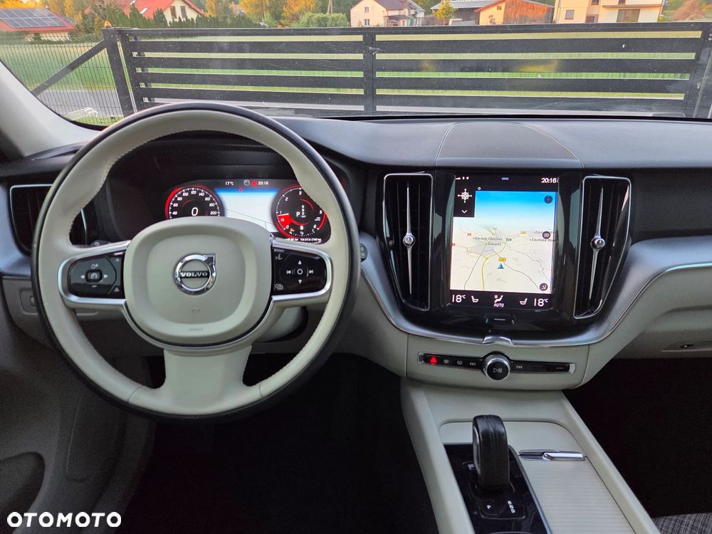 Volvo XC 60 B4 D AWD Momentum Pro - 23