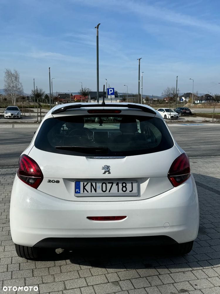 Peugeot 208 - 8