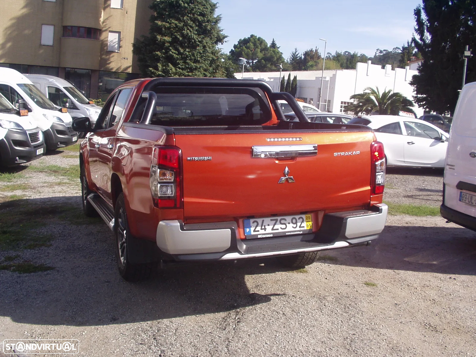 Mitsubishi L200 2.3 DI-D CD Invite Strakar Look 4WD - 2