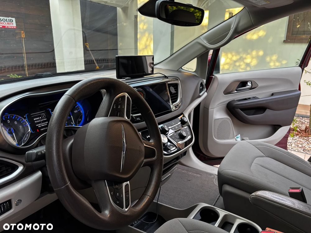 Chrysler Pacifica - 13