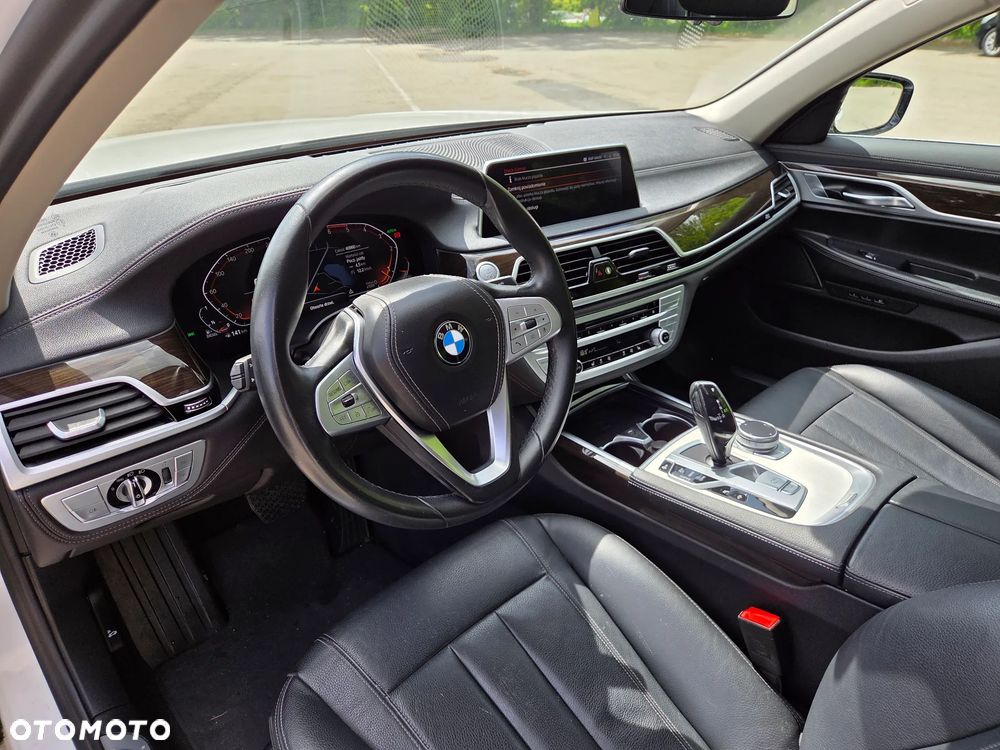 BMW Seria 7 730Ld mHEV - 8