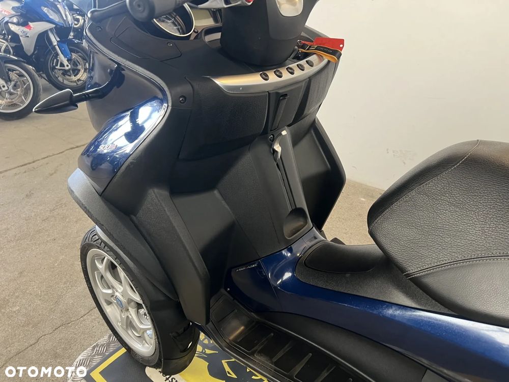 Piaggio MP-3 - 25