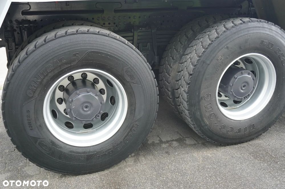 Mercedes-Benz Arocs 3236 8×4 / 90 tys. km / HDS Fassi F155A.0.22 / pilot / Wywrotka 2-stronna / Hydroburta / 3 szt_255718 - 19