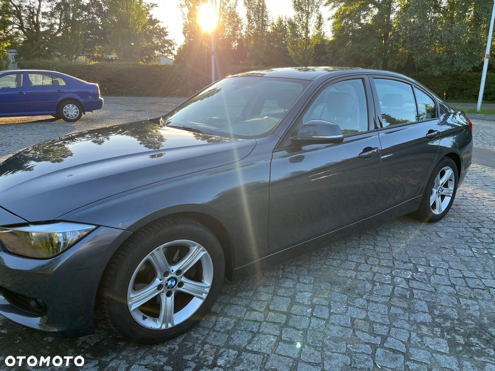 BMW Seria 3 328i - 3