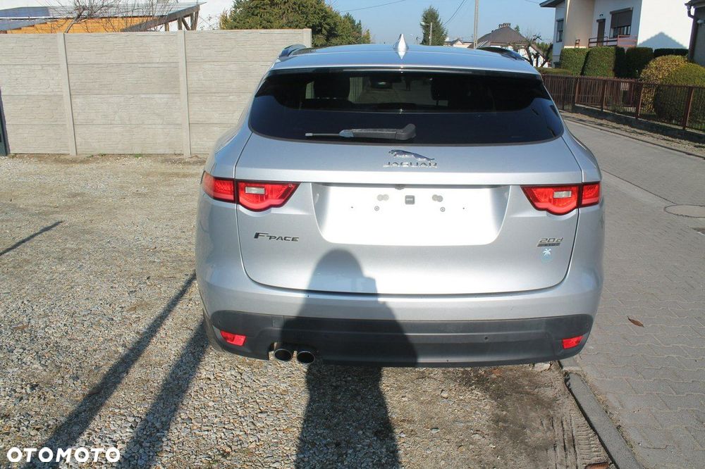 Jaguar F-Pace - 6